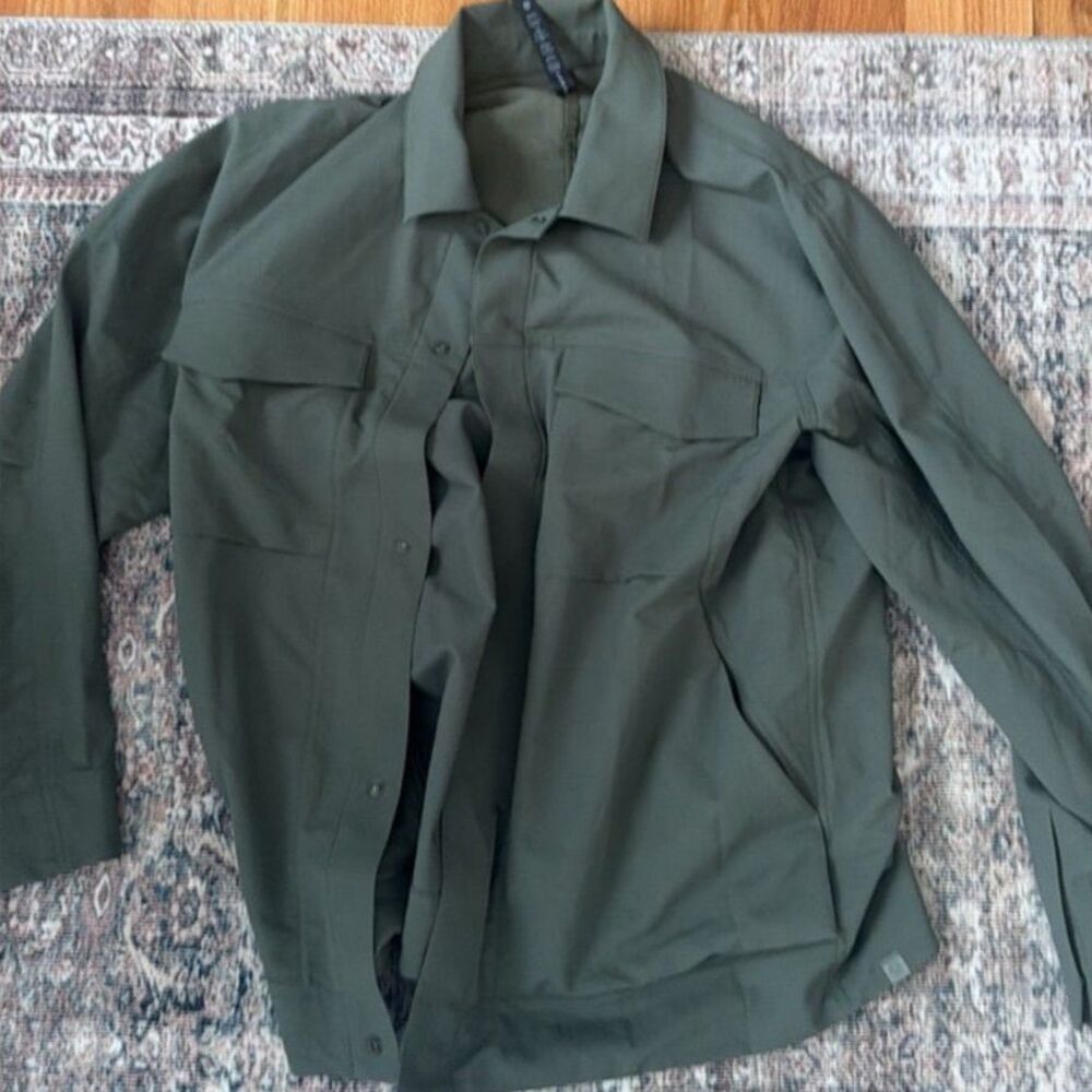 Lululemon Men's Utility Shacket / Button-Down Shirt – Green (Size Large)